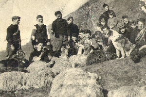 [� fjalli � Sk�latoftum uml 1930]